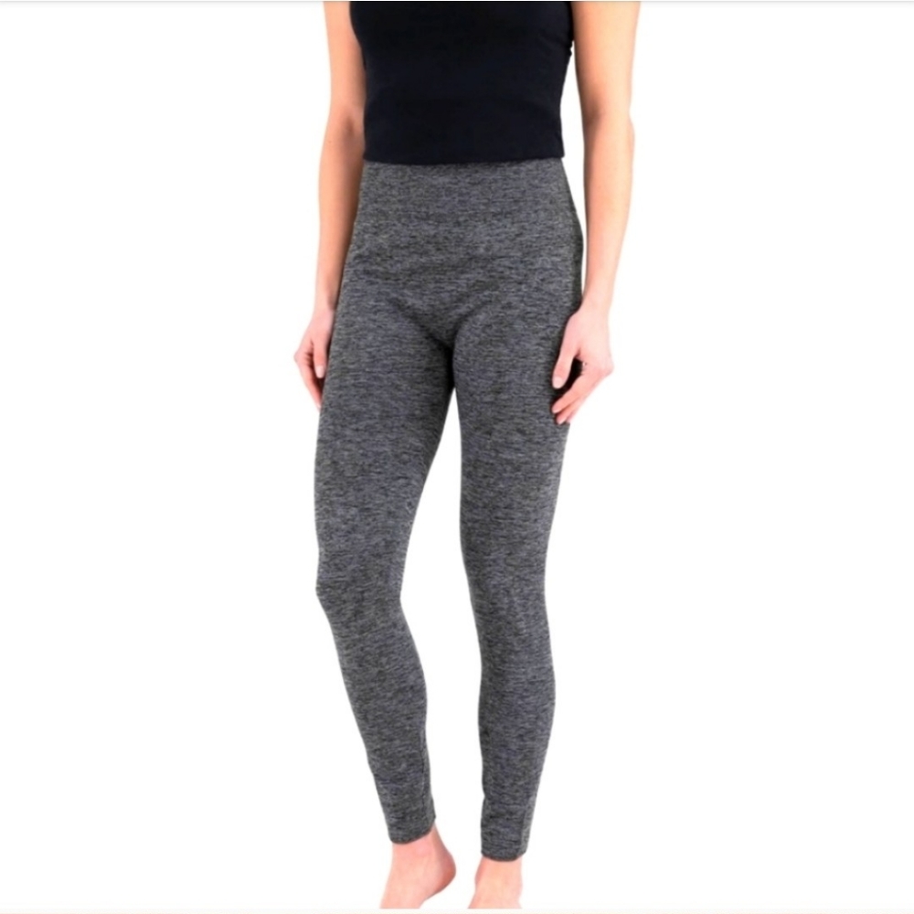 Fornia wear it always M size gray leggings with a black and silver T